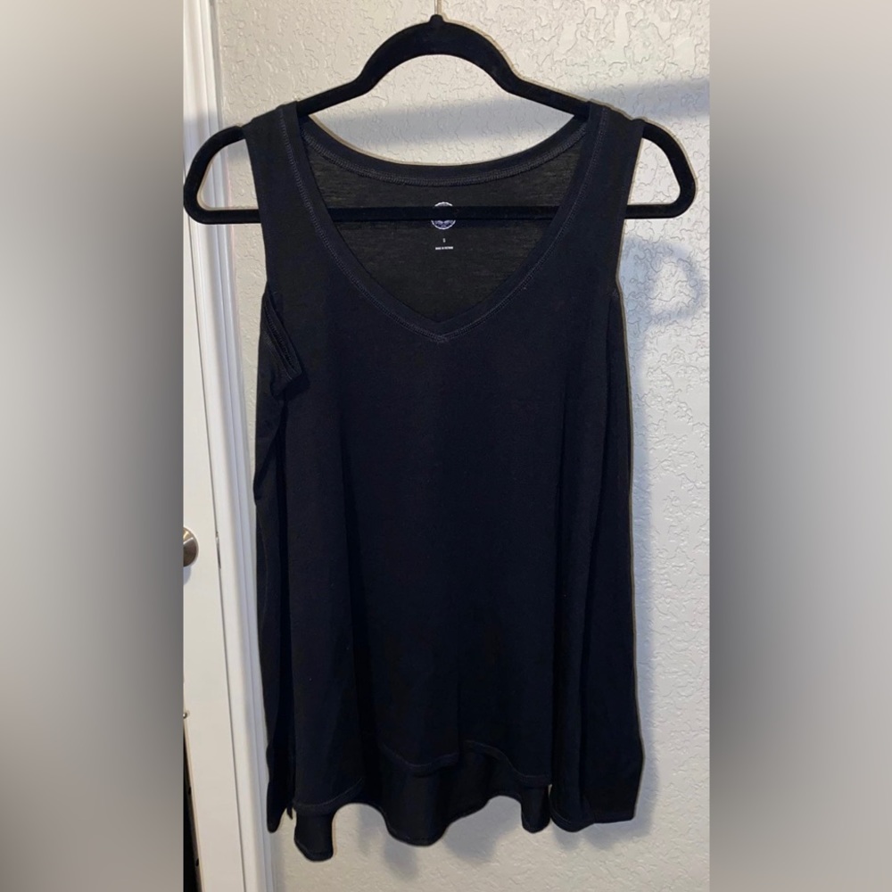 Cold shoulder top size small
